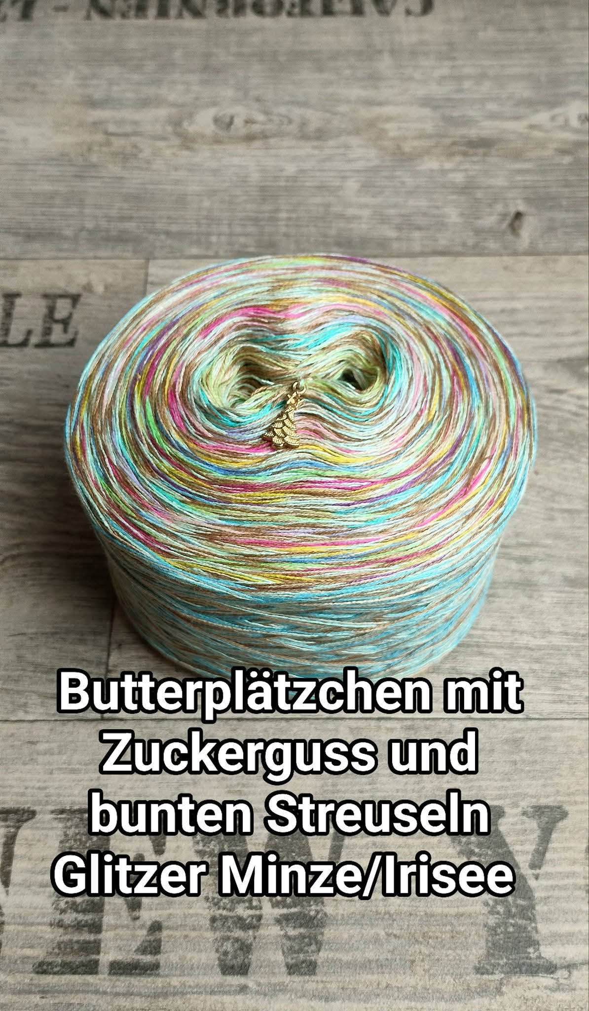Bobbel "Butterplätzchen mit Zuckerguss und bunten Streuseln" mit Glitzergarn Minze/Irisee